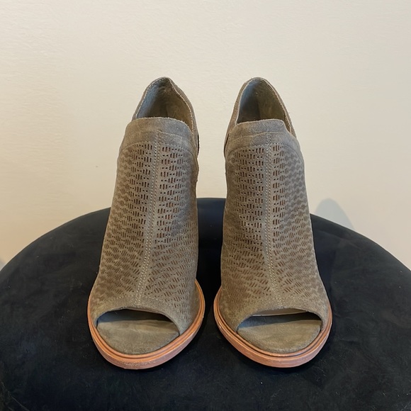 Vince Camuto Bootie - Olive Green NWOT - Picture 5 of 10